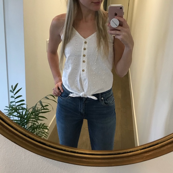 HOST PICK 💕 White Lace Front Tie Tank - Picture 5 of 8